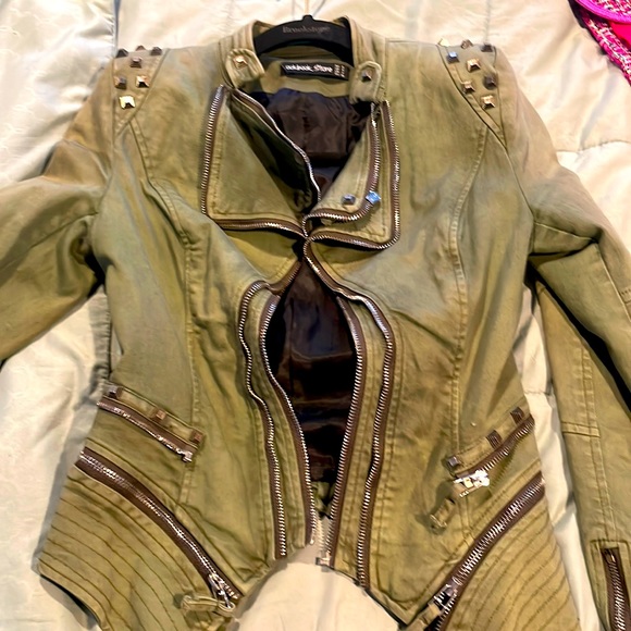 A very cool jacket with a lot of structure and details. - Picture 1 of 4